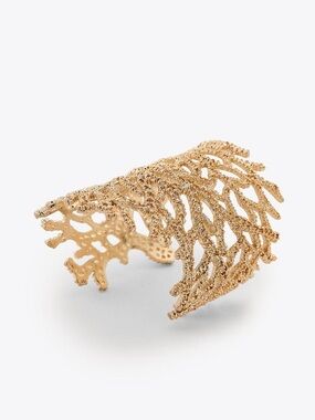 NWT. Zara Golden Coral Textured Design Rigid Bracelet.